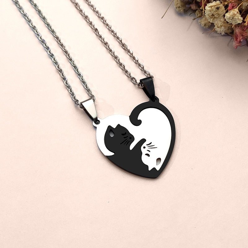 Collar Yin Yang de gatos blanco y negro